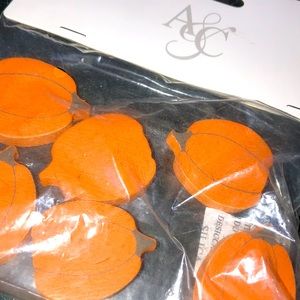 ADAMS & Co. Small Pumpkins